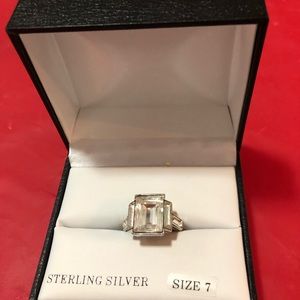 A swarskoski  beautiful silver ring